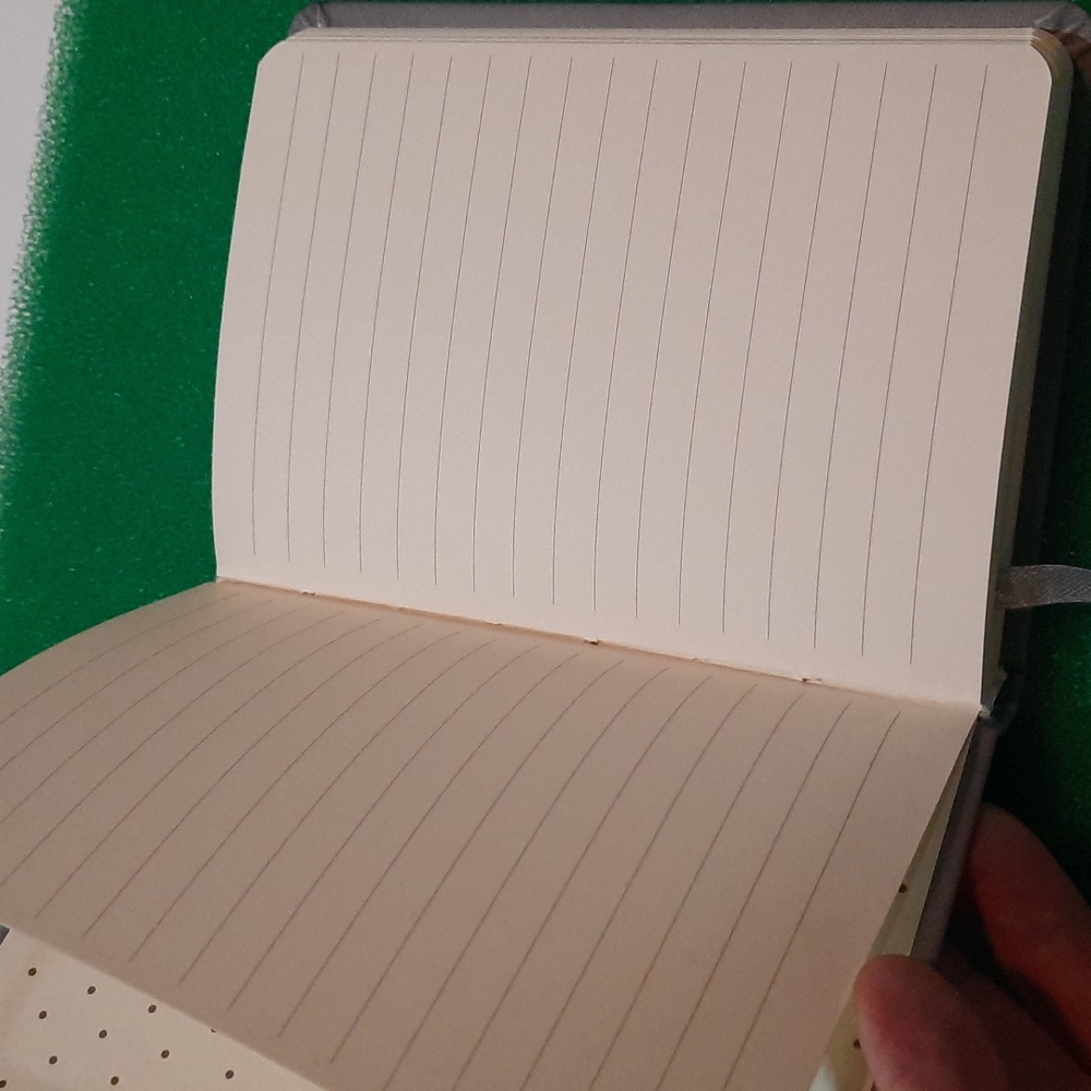 Notebook hardback with a gold initial S - Picture 2 of 7